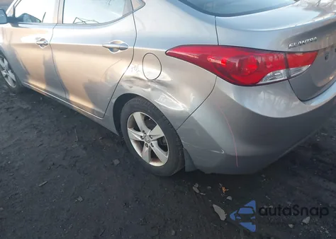2013 Hyundai Elantra Gls z USA, uszkodzony, nr VIN KMHDH4AE8DU928077